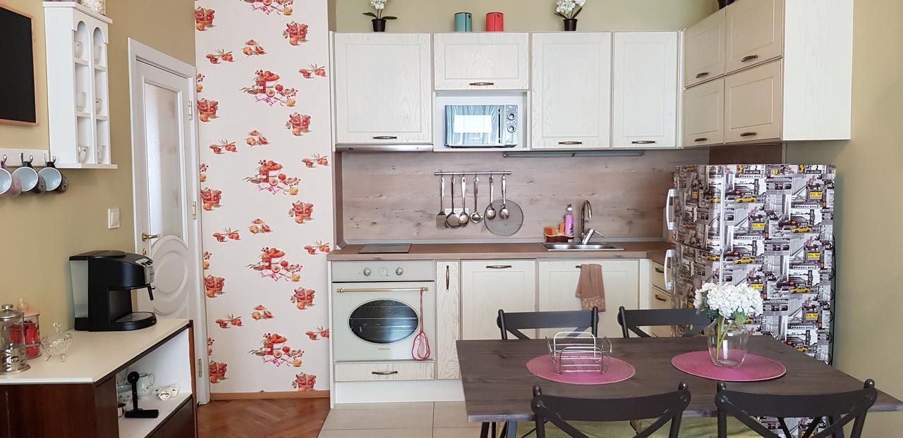 Florata Apartment Burgas Bagian luar foto