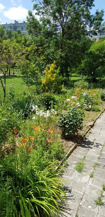 Florata Apartment Burgas Bagian luar foto